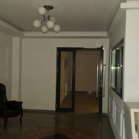 The Horse - De Silva Apartment *