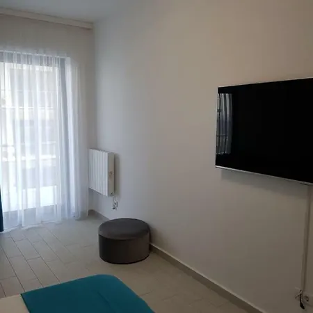 The Horse - De Silva Apartment Mamaia