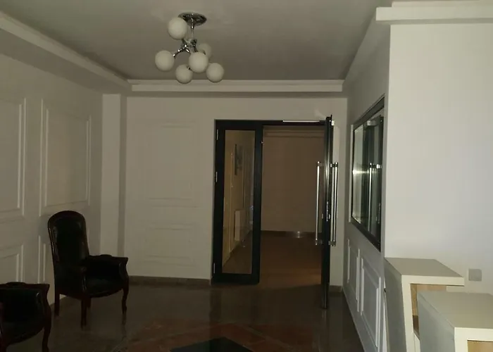 The Horse - De Silva Apartment *